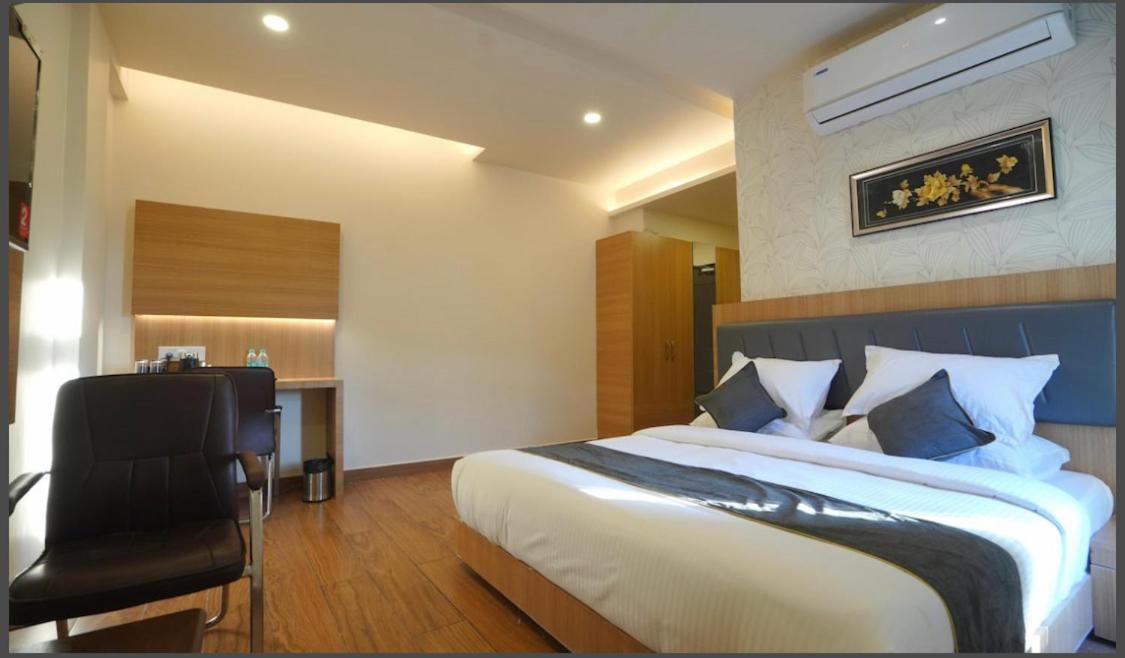 Kvp Golden Inn 蒂鲁帕蒂 外观 照片