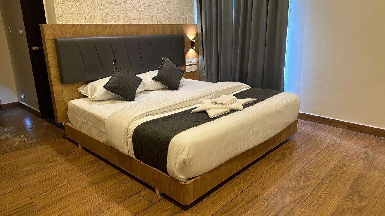 Kvp Golden Inn 蒂鲁帕蒂 外观 照片