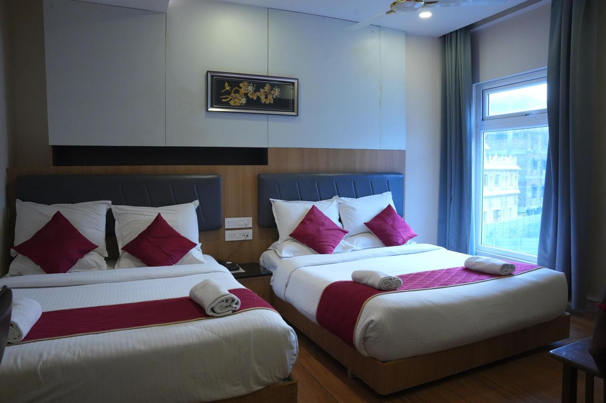 Kvp Golden Inn 蒂鲁帕蒂 外观 照片