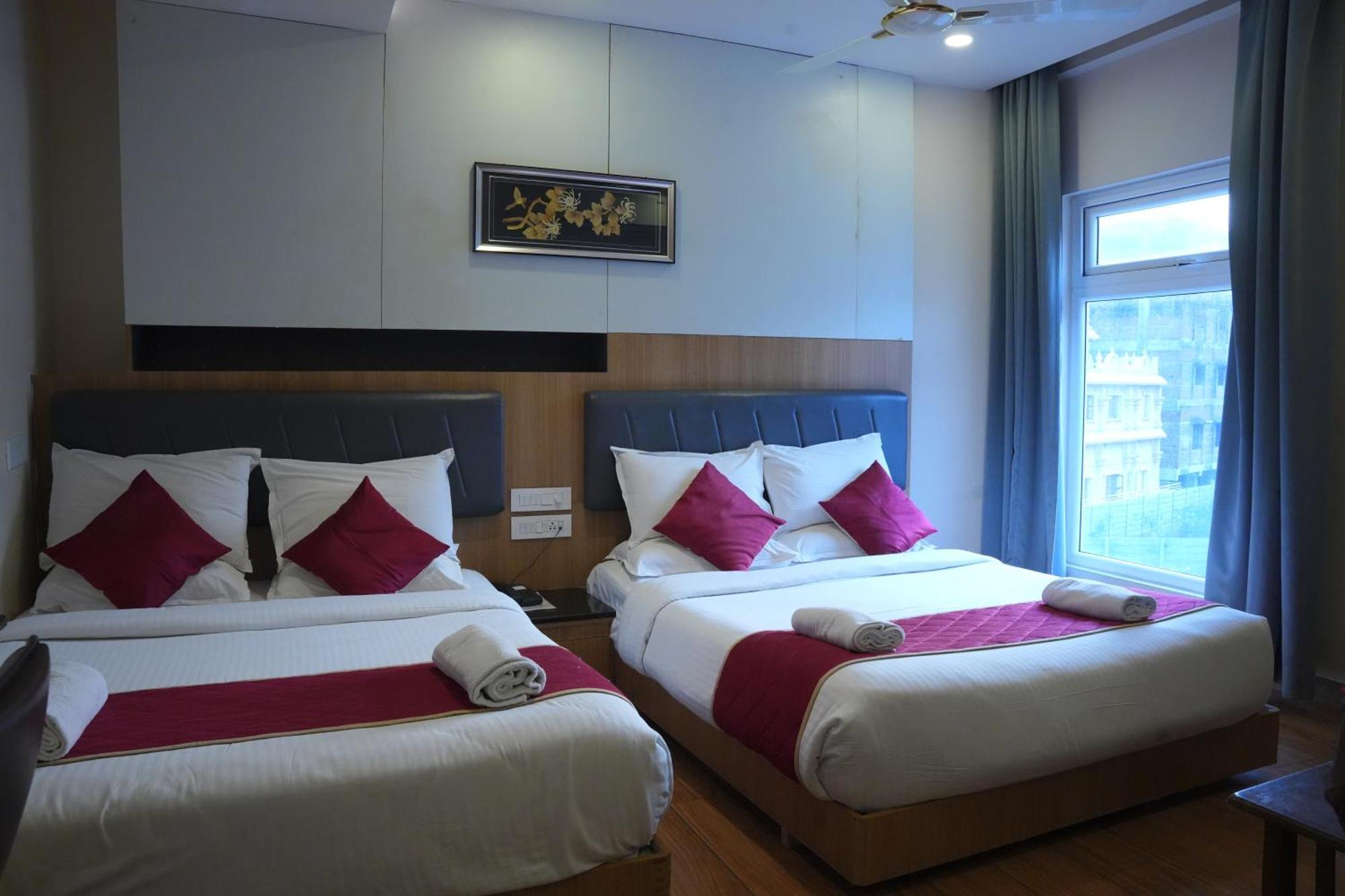 Kvp Golden Inn 蒂鲁帕蒂 外观 照片