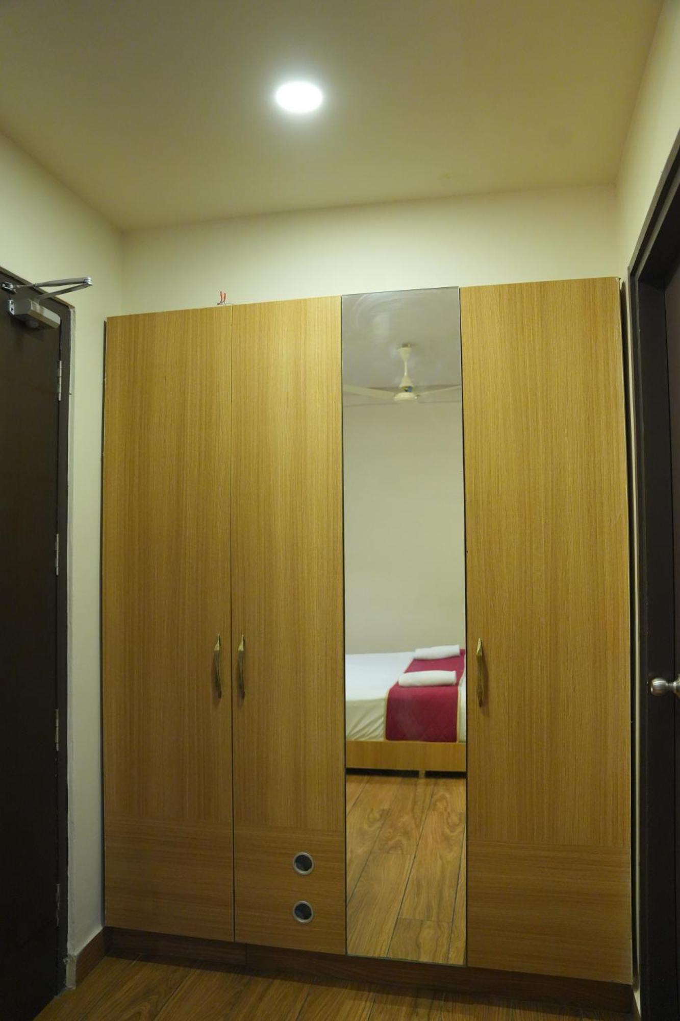 Kvp Golden Inn 蒂鲁帕蒂 外观 照片
