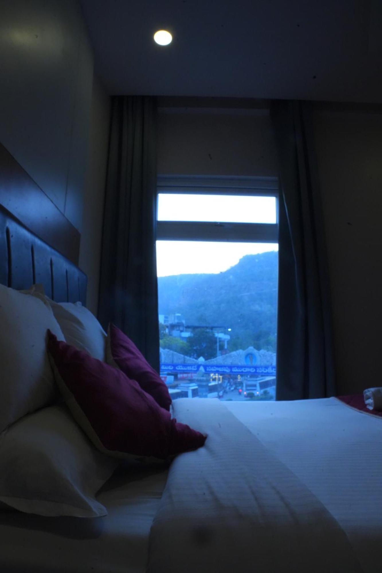 Kvp Golden Inn 蒂鲁帕蒂 外观 照片