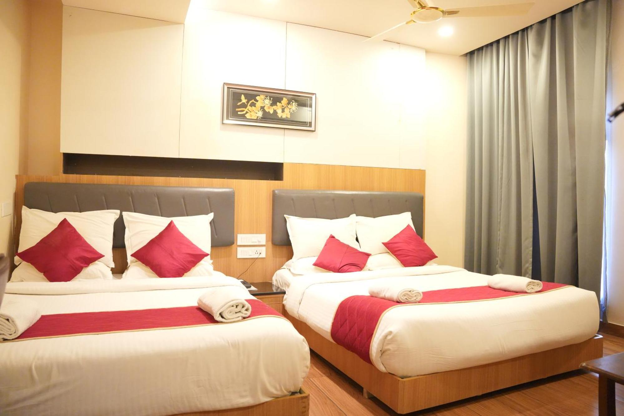 Kvp Golden Inn 蒂鲁帕蒂 外观 照片