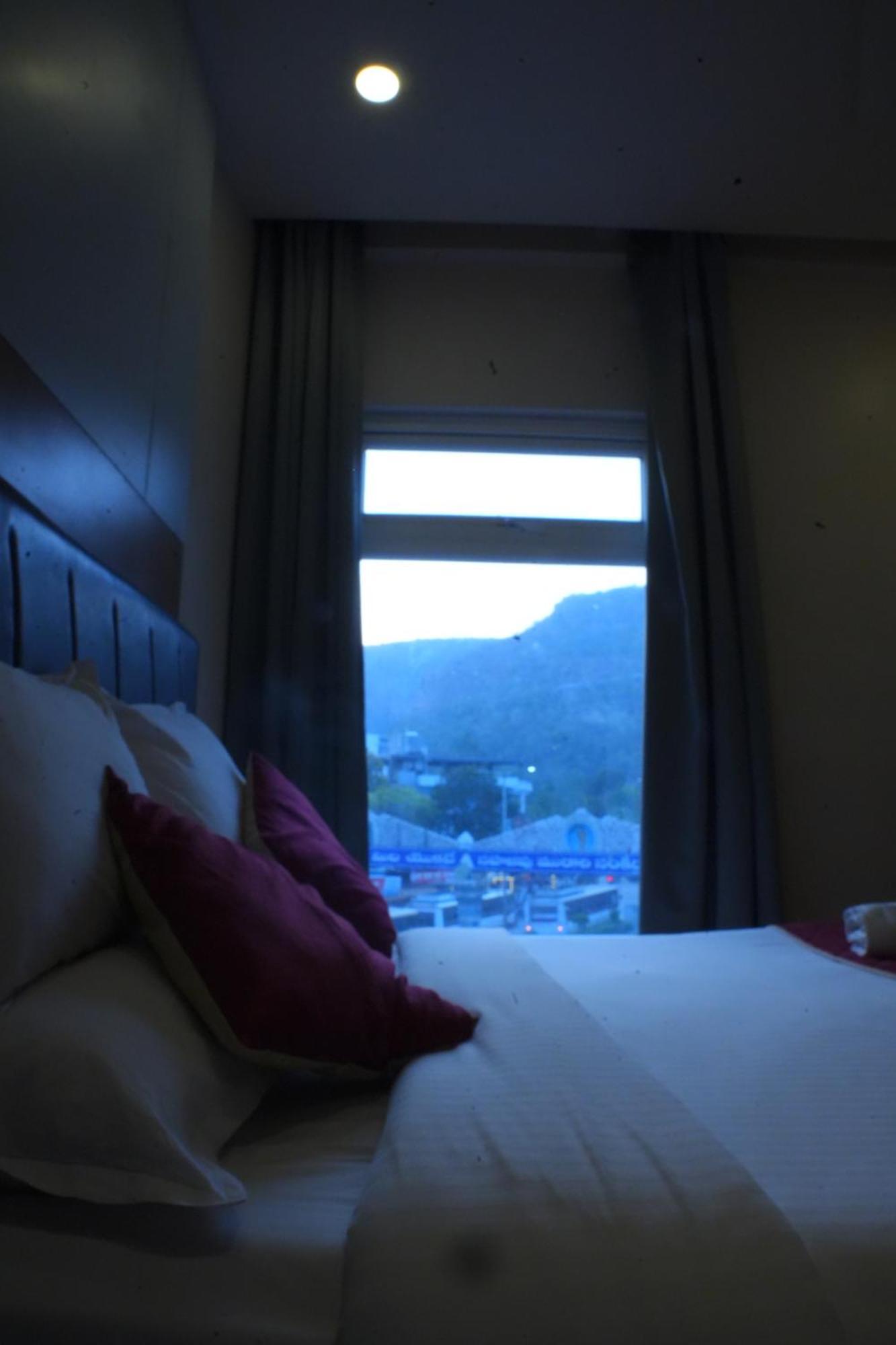 Kvp Golden Inn 蒂鲁帕蒂 外观 照片