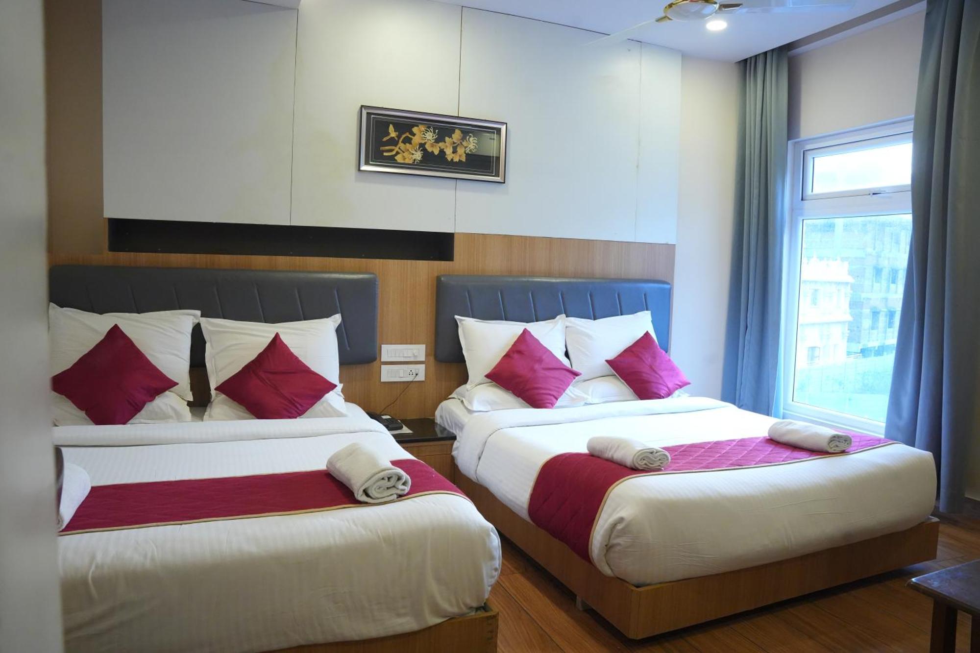 Kvp Golden Inn 蒂鲁帕蒂 外观 照片