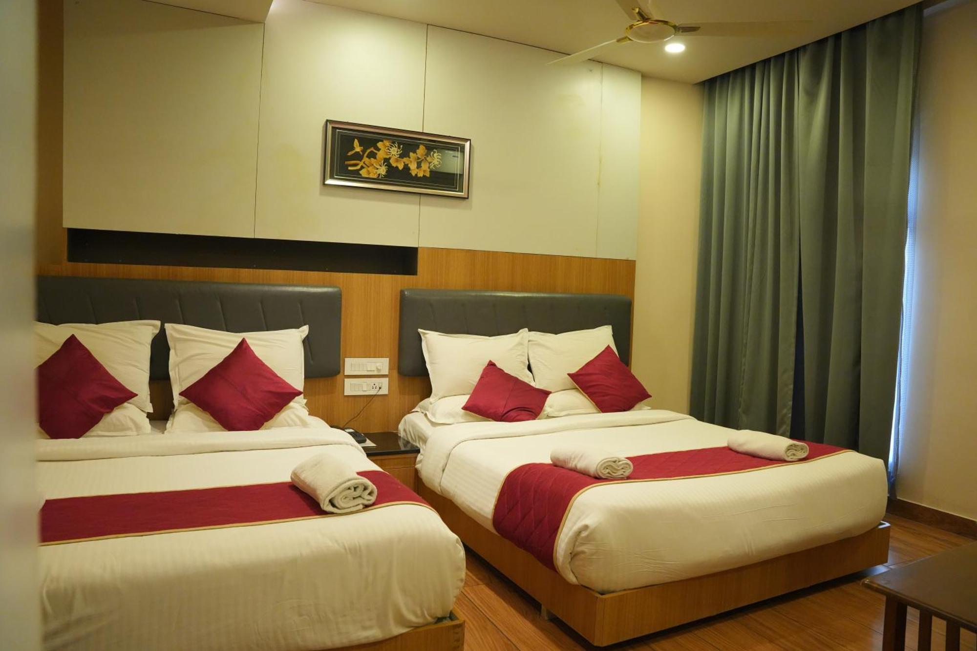 Kvp Golden Inn 蒂鲁帕蒂 外观 照片