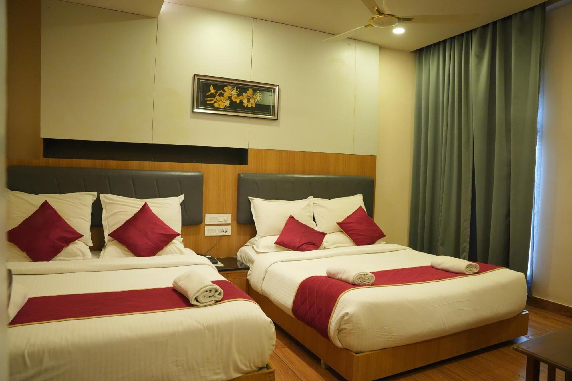 Kvp Golden Inn 蒂鲁帕蒂 外观 照片