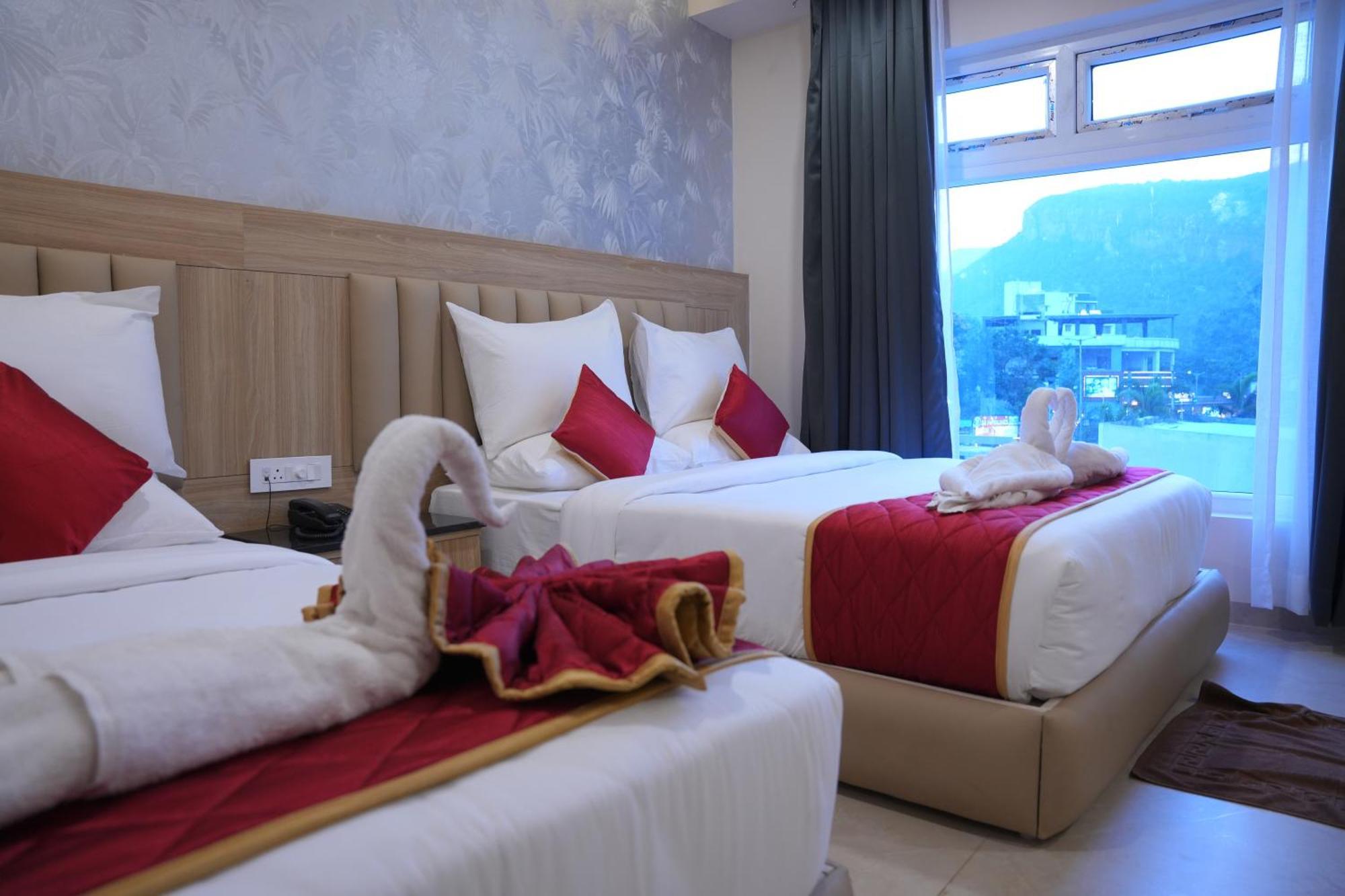 Kvp Golden Inn 蒂鲁帕蒂 外观 照片