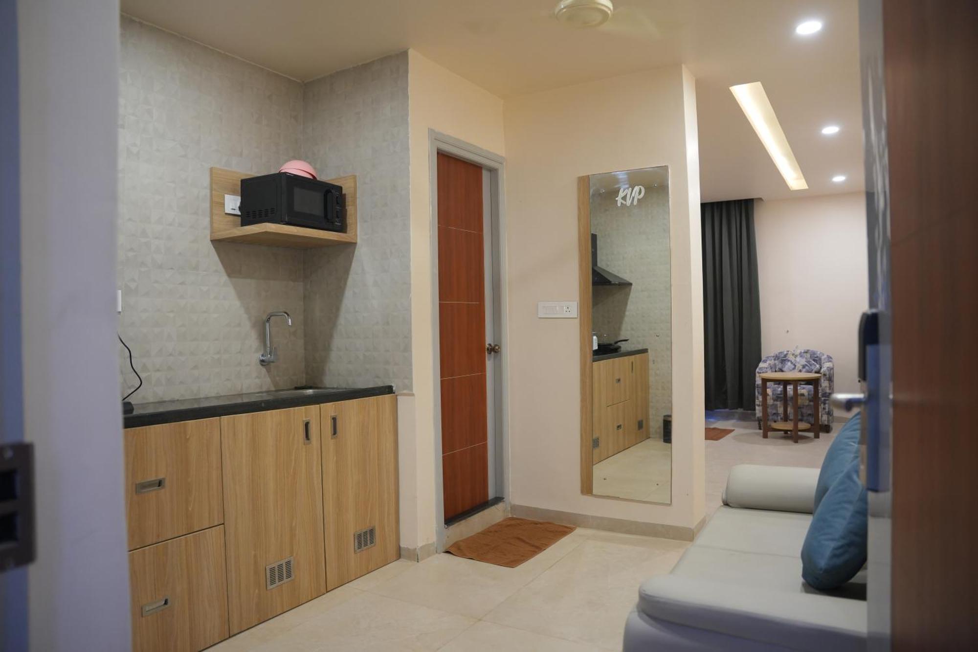 Kvp Golden Inn 蒂鲁帕蒂 外观 照片