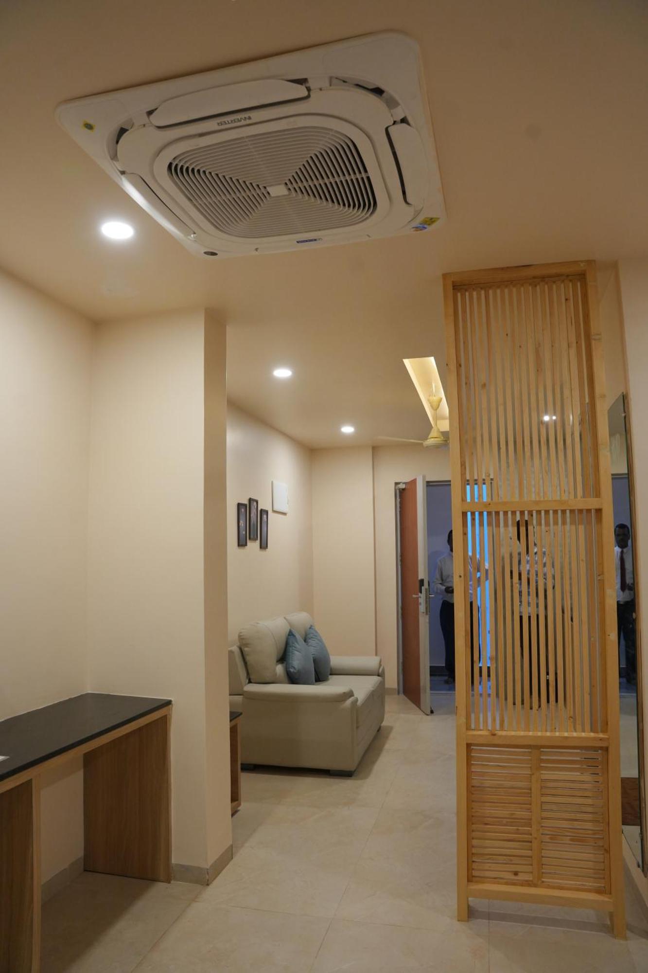 Kvp Golden Inn 蒂鲁帕蒂 外观 照片