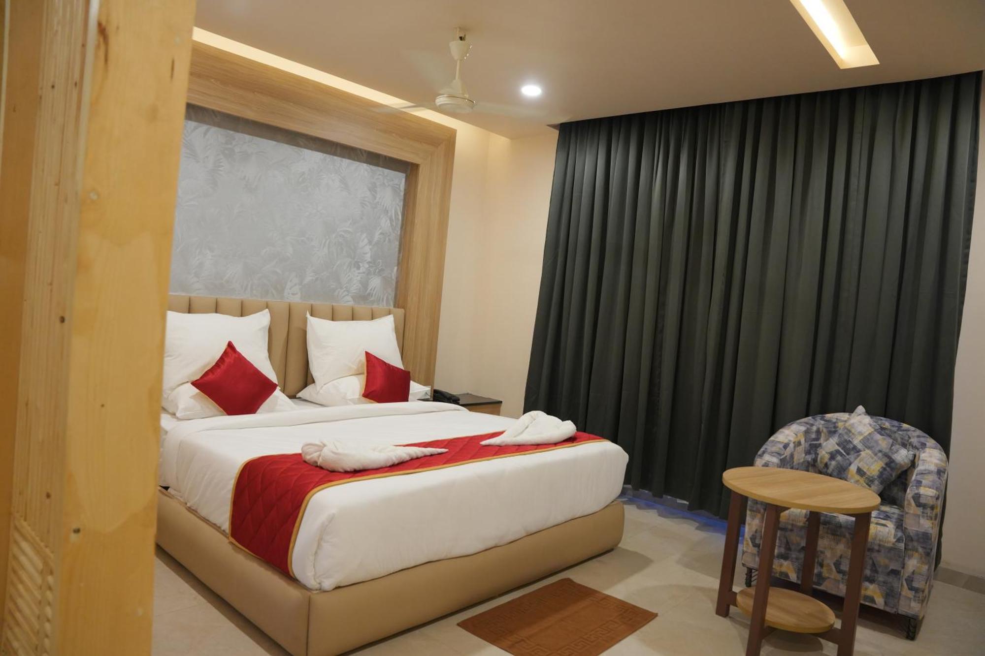 Kvp Golden Inn 蒂鲁帕蒂 外观 照片