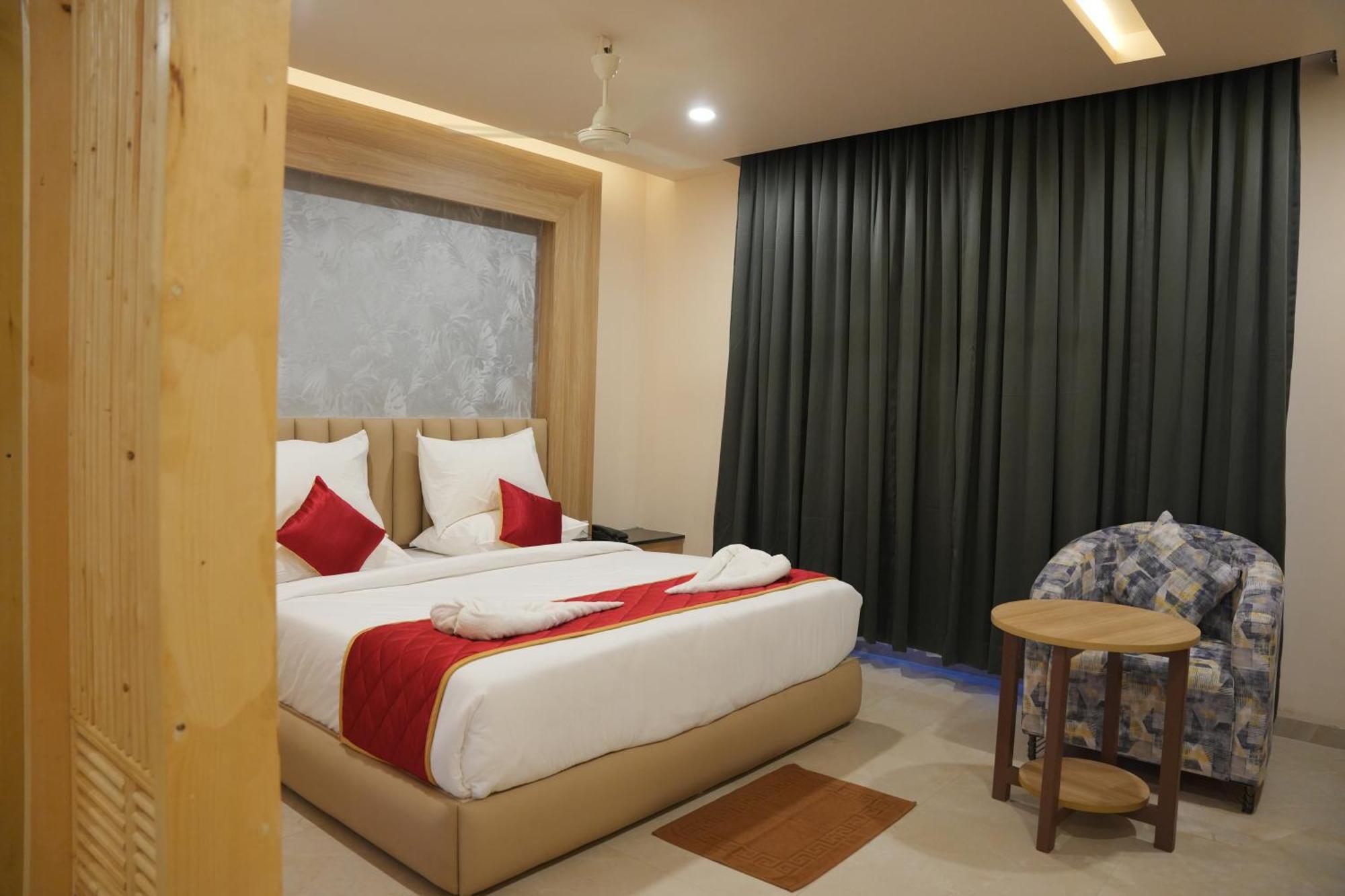 Kvp Golden Inn 蒂鲁帕蒂 外观 照片