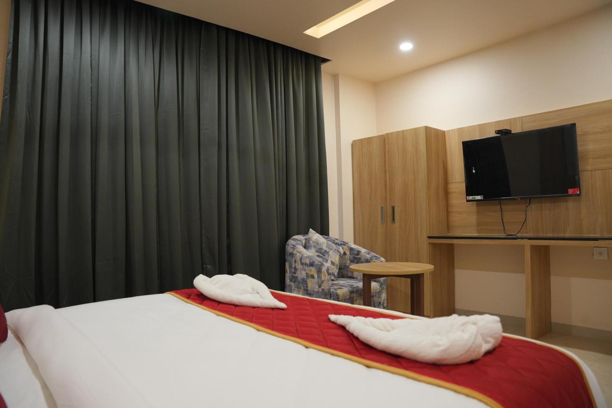 Kvp Golden Inn 蒂鲁帕蒂 外观 照片
