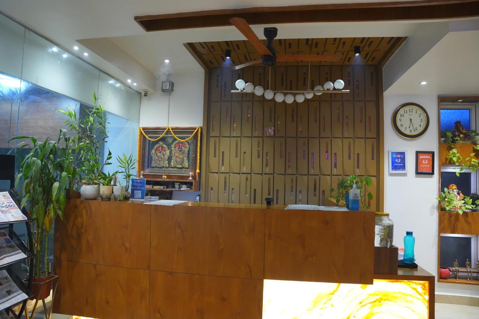 Kvp Golden Inn 蒂鲁帕蒂 外观 照片