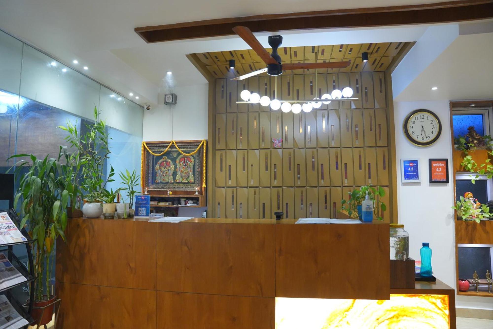 Kvp Golden Inn 蒂鲁帕蒂 外观 照片